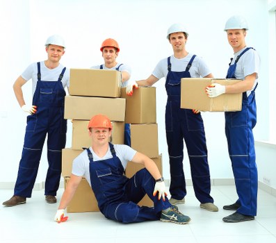 Local removal truck service for flats and homes in Hackney