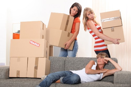Packing and transport support for commercial removals
