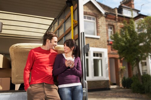 Low-carbon van used for sustainable moving and waste collection